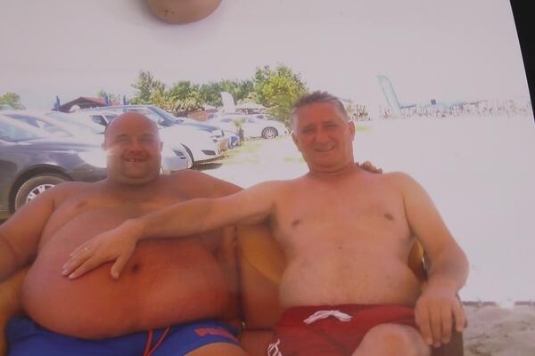 VLADIMIR JE ZA GODINU DANA SMRŠAO 121 KILOGRAM! Danas jedva može da pojede 1 ĆEVAP, a jeo je KILO za ručak! (FOTO)