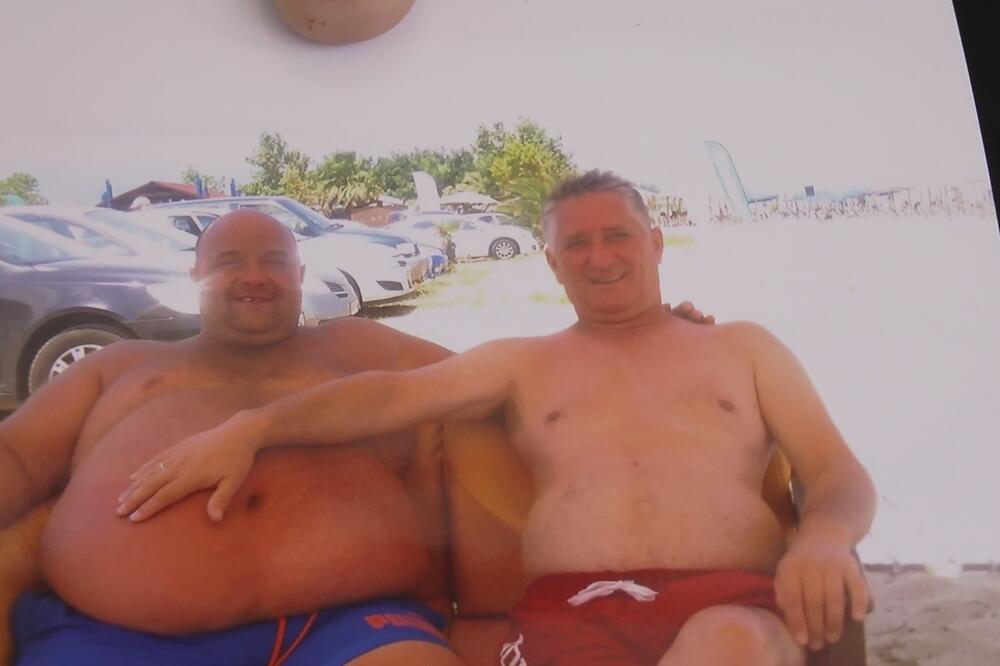 VLADIMIR JE ZA GODINU DANA SMRŠAO 121 KILOGRAM! Danas jedva može da pojede 1 ĆEVAP, a jeo je KILO za ručak! (FOTO)