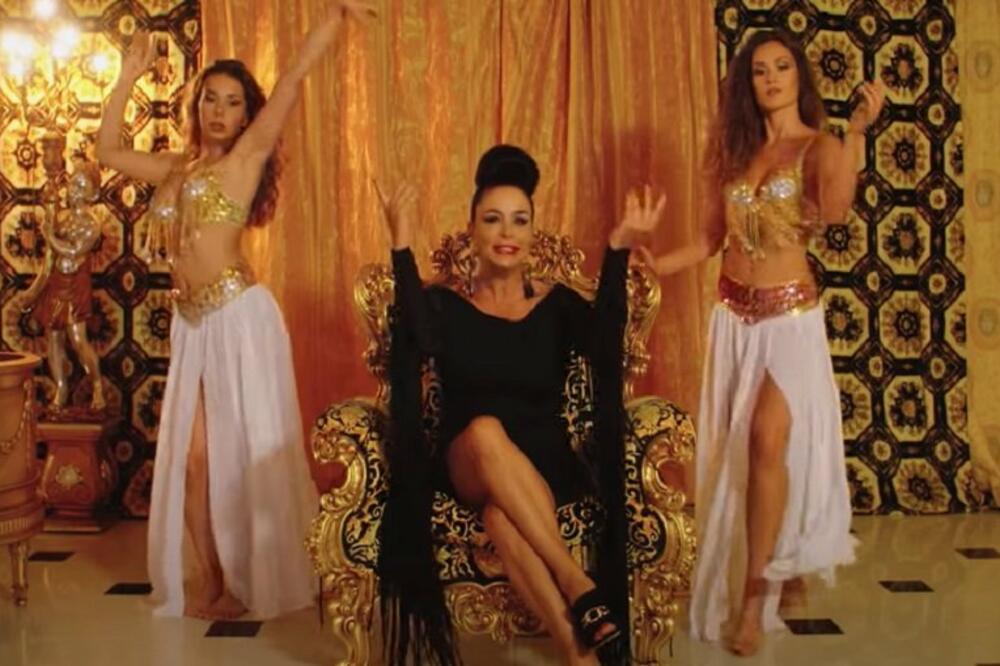 "MAMA, TATA - OVO JE ISUS HRIST" PEVAČICA ZASMEJALA DO SUZA HIT PRIČOM: Sa 6 godina dovela je NEZNANCA kući!