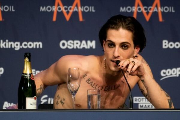 INTIMNE FOTKE ITALIJANSKOG POBEDNIKA NA EVROVIZIJI SE MUNJEVITO ŠIRE: U šokantnom izdanju zaludeo svet! (FOTO)