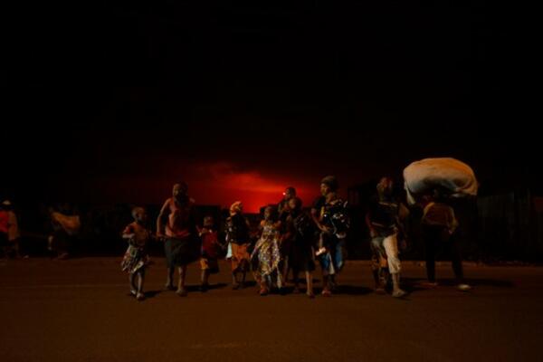 U TOKU JE MASOVNA EVAKUACIJA GRAĐANA, LAVA IZ VULKANA STIGLA NADOMAK GRADA: Haos u Republici Kongo (VIDEO)