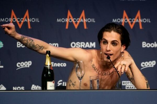 JEL REALNO DA OVOLIKO LIČE?! ROĐENI BRAT EVROVIZIJSKOG POBEDNIKA PLJUNUTI ON: Novi detalji o Damijanovom životu!