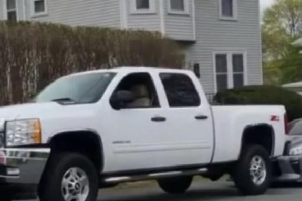 TRENUTAK NEPAŽNJE ĆE GA KOŠTATI MILIONE: Slupao je 3 SKUPOCENA automobila za manje od 30 sekundi! Koji LIK! (VIDEO)