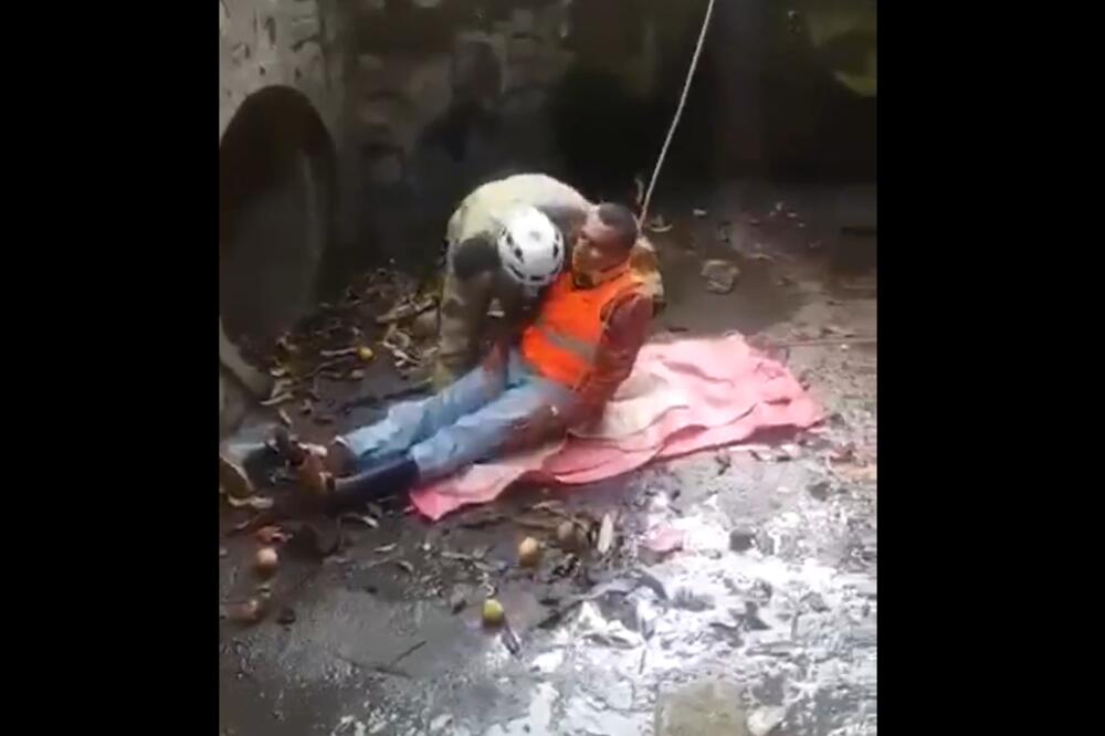 UŽASAN INCIDENT, SPASILAC HTEO DA IZVADI IZ JARKA POVREĐENOG ČOVEKA, desio se pravi PAKAO! (VIDEO)
