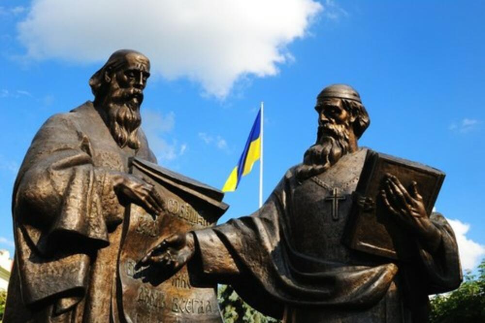 DANAS BI UČENICI TREBALO DA ZAGREJU STOLICU: Knjige u ruke, važan je datum