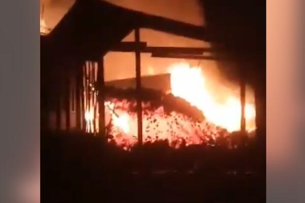 POGINULO NAJMANJE 15 LJUDI NAKON ERUPCIJE VULKANA! Lava uništila sve pred sobom, nestalo preko 500 kuća! (VIDEO)