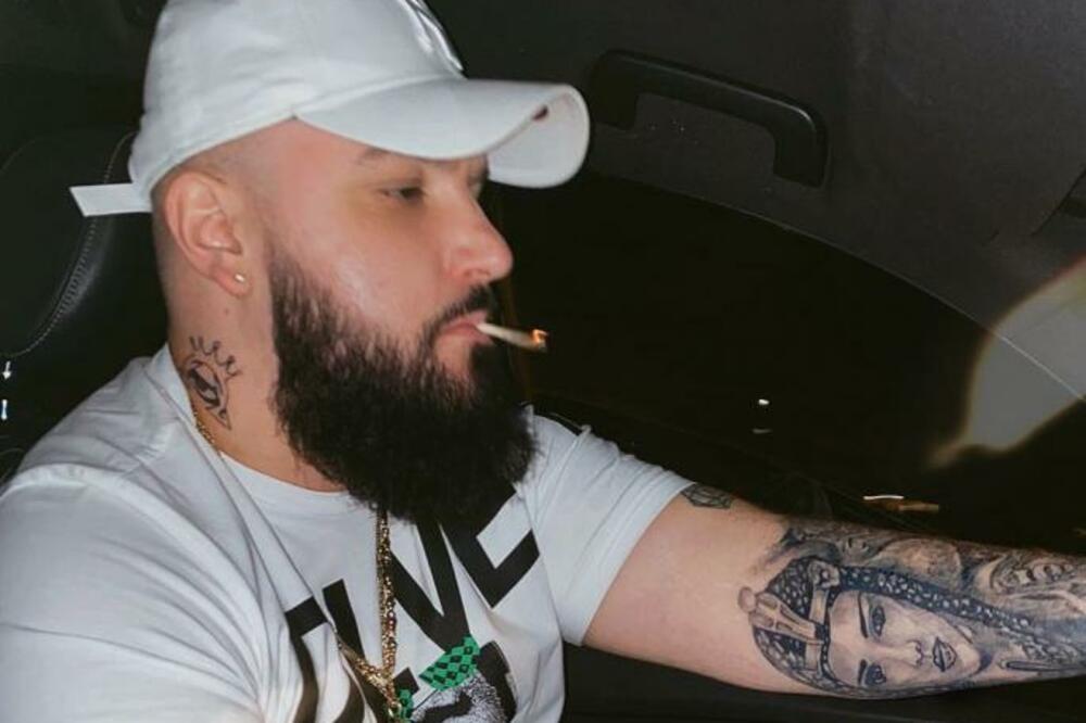 BUBA KORELI PONOVO ŠOKIRAO JAVNOST NAZIVOM SVOG NOVOG ALBUMA: Ismeva dečiji psihički poremećaj?! BRUJE MREŽE!