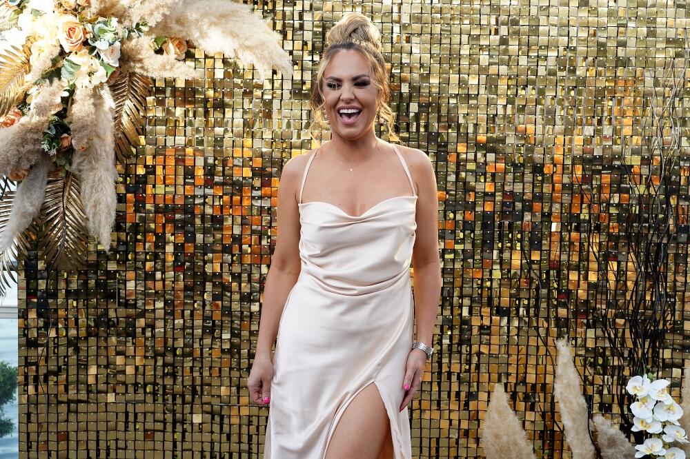 VELIKO SLAVLJE: Pevačica napunila 38 godina