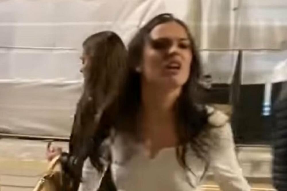 PIJANOJ DEVOJCI ZABRANILI ULAZ U KAFIĆ: Napravila neviđen skandal, snosiće VELIKE posledice! (VIDEO)