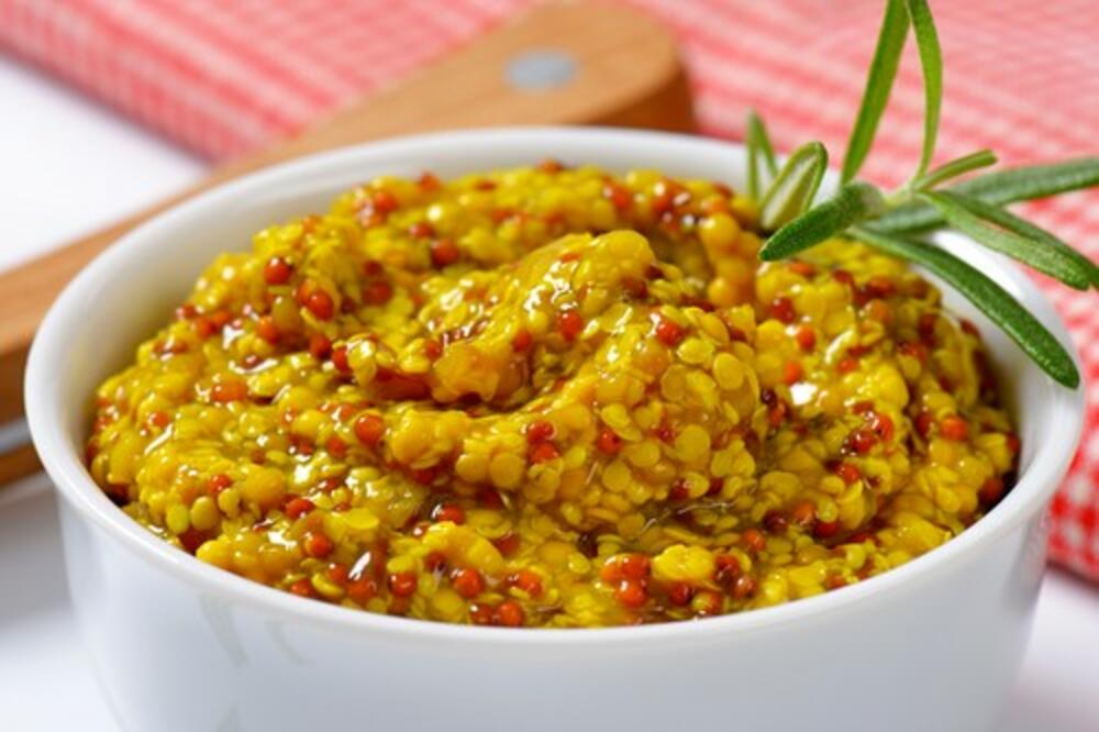 DOMAĆI SENF ZDRAVIJI I BOLJI OD KUPOVNOG: Pravi se BRZO i LAKO, a potrebno vam je SAMO nekoliko SASTOJAKA (RECEPT)