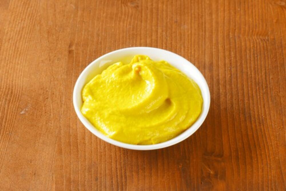 RETKO KO ZNA DA SE U SENF STAVLJA PIĆE KOJE SRBI OBOŽAVAJU: Napravite sami DOMAĆI uz 4 SASTOJKA (RECEPT)