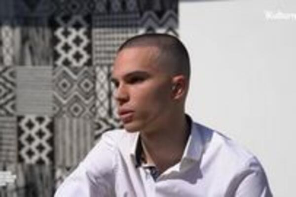 IZNENADIO HUMANIM GESTOM! MLADI VOJAŽ POKRENUO DIVNU KAMPANJU: U sve je upletena pesma 'PLEŠI'!