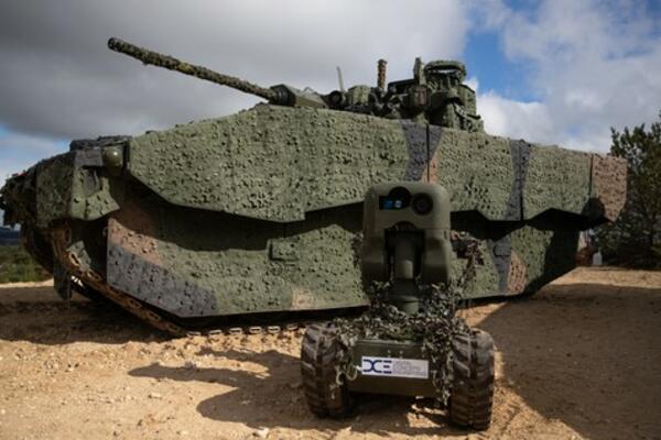 SKANDAL DECENIJE U BRITANIJI: Uložili MILIJARDE u tenk koji NE MOŽE DA PUCA IZ POKRETA! (FOTO)