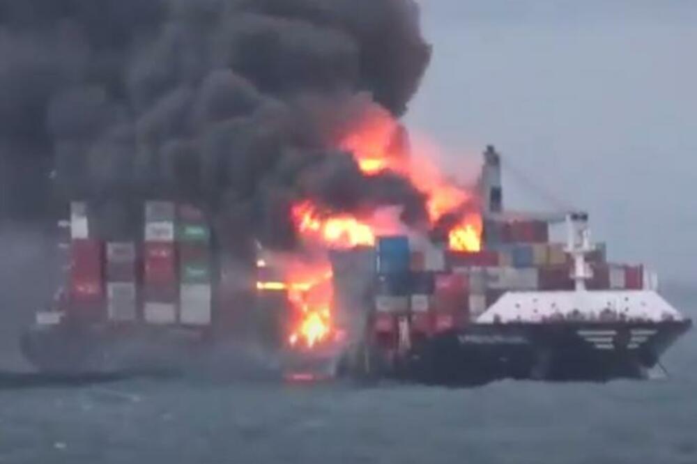 EKSPLODIRAO BROD SA AZOTNOM KISELINOM, SVE SE IZLILO U MORE: Vlasti izdale zabranu plivanja u blizini! (FOTO/VIDEO)