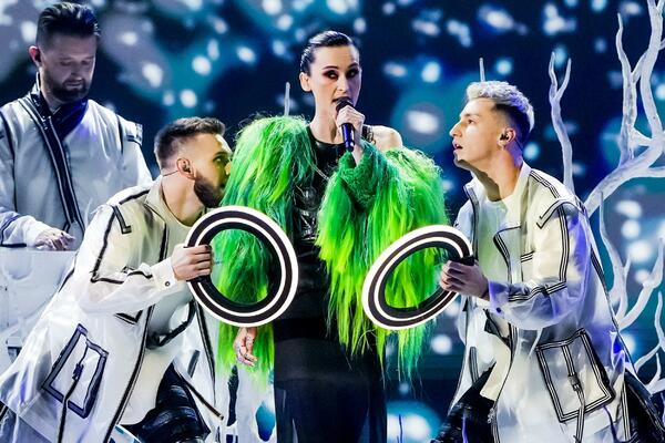 UKRAJINSKO TEHNO KOLCE ORILO SE EVROVIZIJOM! PEVAČICA IZA SEBE KRIJE BOLNU PRIČU: Nema deo PLUĆA, bila je BESKUĆNIK