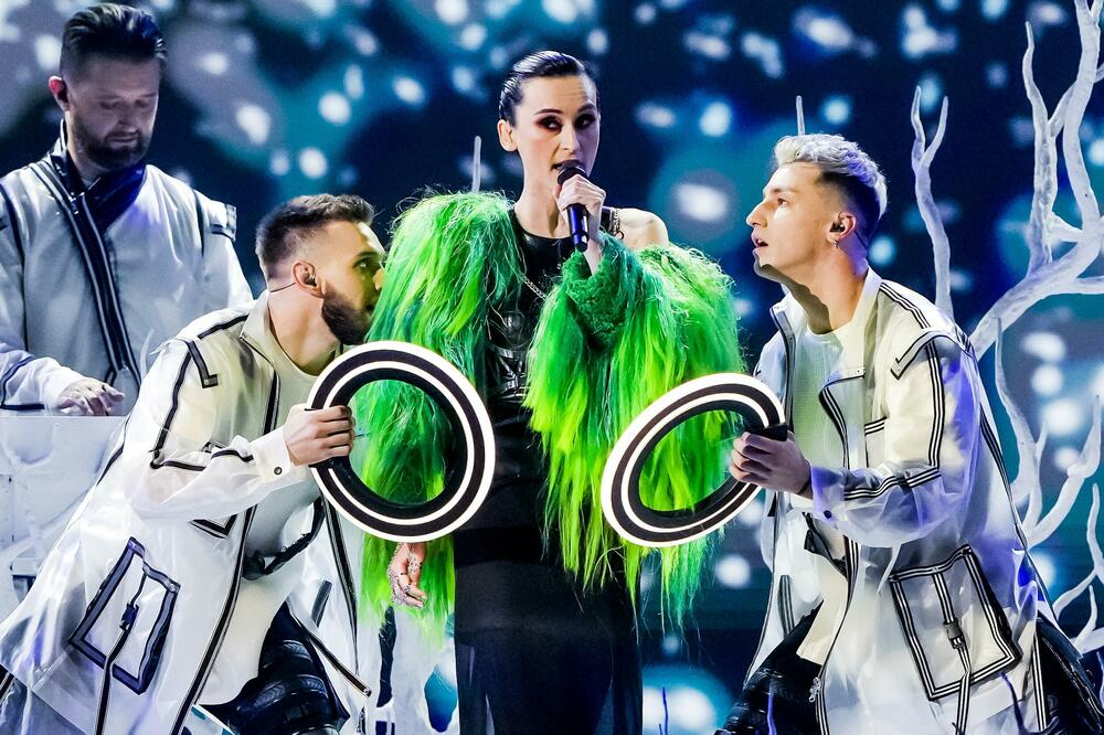 UKRAJINSKO TEHNO KOLCE ORILO SE EVROVIZIJOM! PEVAČICA IZA SEBE KRIJE BOLNU PRIČU: Nema deo PLUĆA, bila je BESKUĆNIK