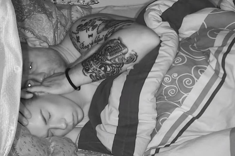 ZABORAVIO NA ŽENU I DECU KOJI KOD KUĆE OVO GLEDAJU! Ivan Gavrilović u ZORNJAK ZADOVOLJAVAO LJUBAVNICU!