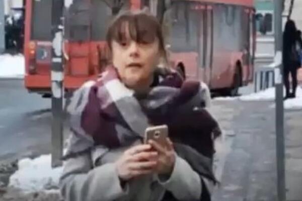 NA FOTKI NIJE DEVOJČICA: Ovo je starija žena i SUPRUGA našeg ČUVENOG PEVAČA, sakrivao je GODINAMA