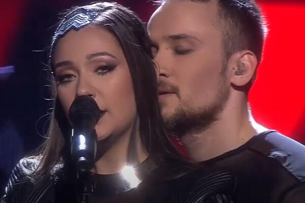 POJAVILA SE SKROZ U CRNOM PA ZASENILA SVE SVOJIM GLASOM! Nekada je imala KILOGRAM VIŠE, a danas GRMI KAKO IZGLEDA!