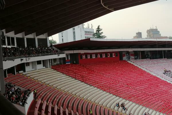 GLEDAOCI SU NA MARAKANI: Uslikali smo navijače na TRIBINAMA! Šta li će sad Stanojević reći?! (FOTO)