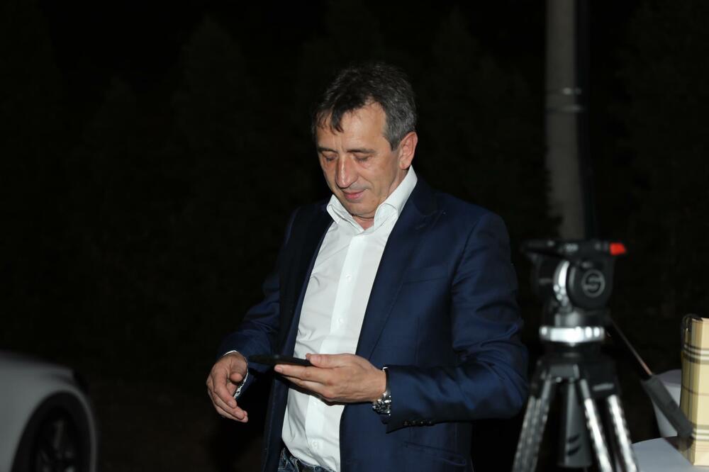 ŽIKA JAKŠIĆ IZVREĐAO ŽENE, A ONE MU BRUTALNO UZVRATILE: Nazvale ga OVAKO, pa otkrile šta radi kada POPIJE!