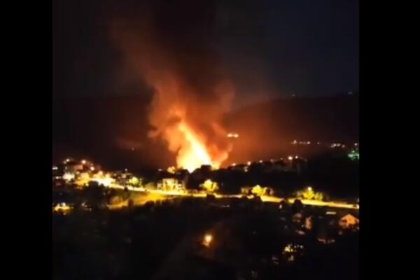 POŽAR U UŽICU PROGUTAO ŠTA JE STIGAO: Uništena 2 paviljona bivšeg studentskog doma, na sreću NEMA POVREĐENIH