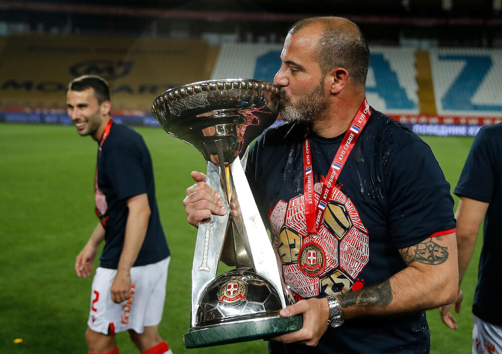 Dejan Stanković sa trofejem Kupa Srbije
