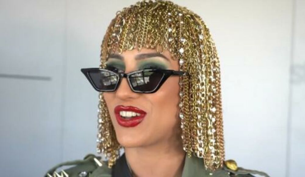 Angelina, Zabava, Pevačica