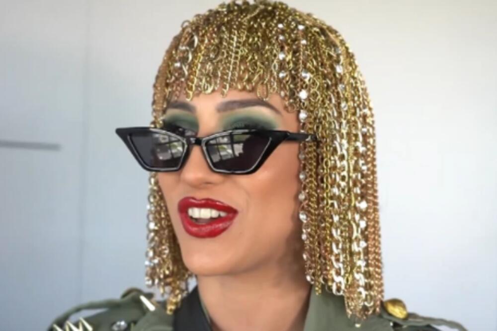 OVAKVU JE NE ZNAMO! ANGELINA ZAVRŠILA U VRELOJ POZI SA ATRAKTIVNIM MUŠKARCEM: Bazen je GRMEO zbog njih!