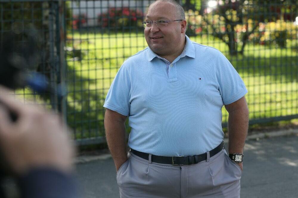 NAVIJAČ PARTIZANA PRIŠAO VULETIĆU, PA GA NAPAO! Policija odmah privela nasilnika