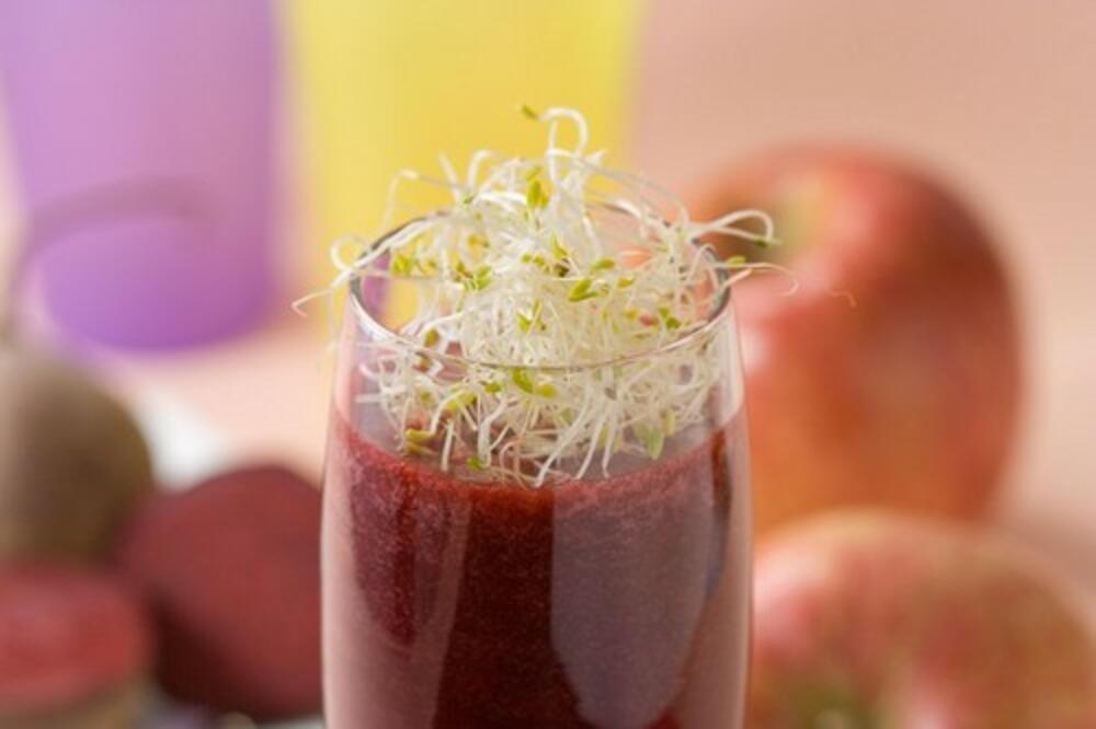 NAJZDRAVIJI SRPSKI SOK BUKVALNO ''DIŽE IZ MRTVIH'': Već posle 7 dana ćete videti razliku - puna čaša zdravlja