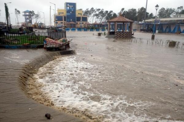 BUJICA SRUŠILA KUĆU I INDIJI, STRADALO 11 OSOBA: Među njima i 8 dece, potraga za nestalima se nastavlja!