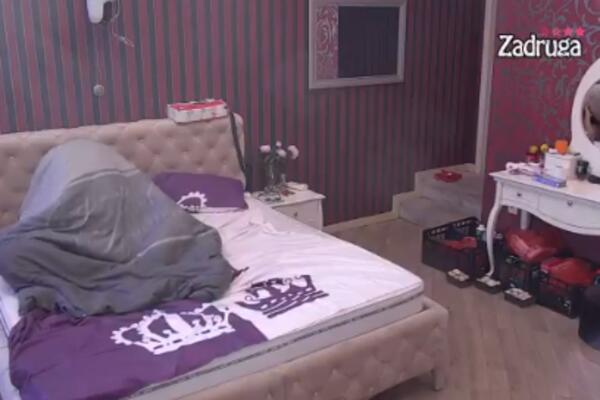 MARATONSKI RODEO UZ ŽESTOKE UZDAHE! Kristina navalila na Kristijana ko mutava: ODSKAKALI OD KREVETA, samo PUCA!