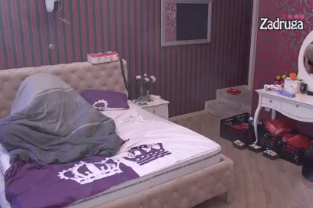 MARATONSKI RODEO UZ ŽESTOKE UZDAHE! Kristina navalila na Kristijana ko mutava: ODSKAKALI OD KREVETA, samo PUCA!