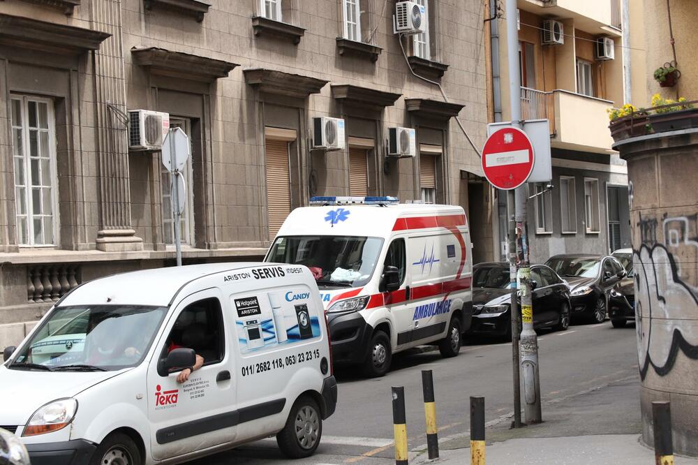 UŽAS U NOVOM BEOGRADU: Žena skočila sa zgrade, na mestu ostala mrtva!