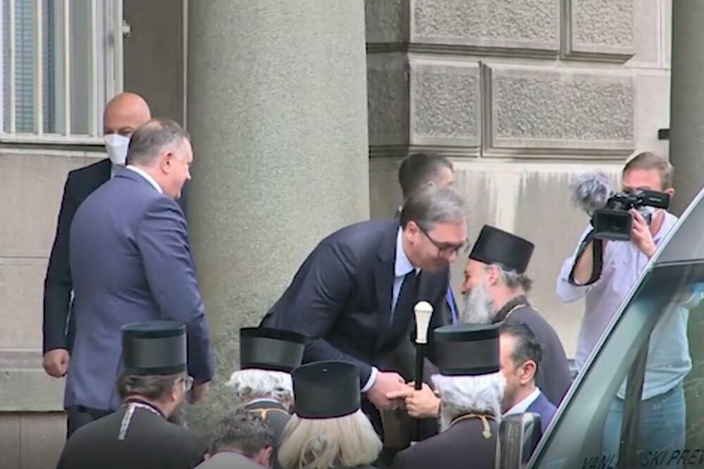 RUČAK NA ANDRIĆEVOM VENCU: Vučić i Dodik dočekali patrijarha i episkope! (FOTO)