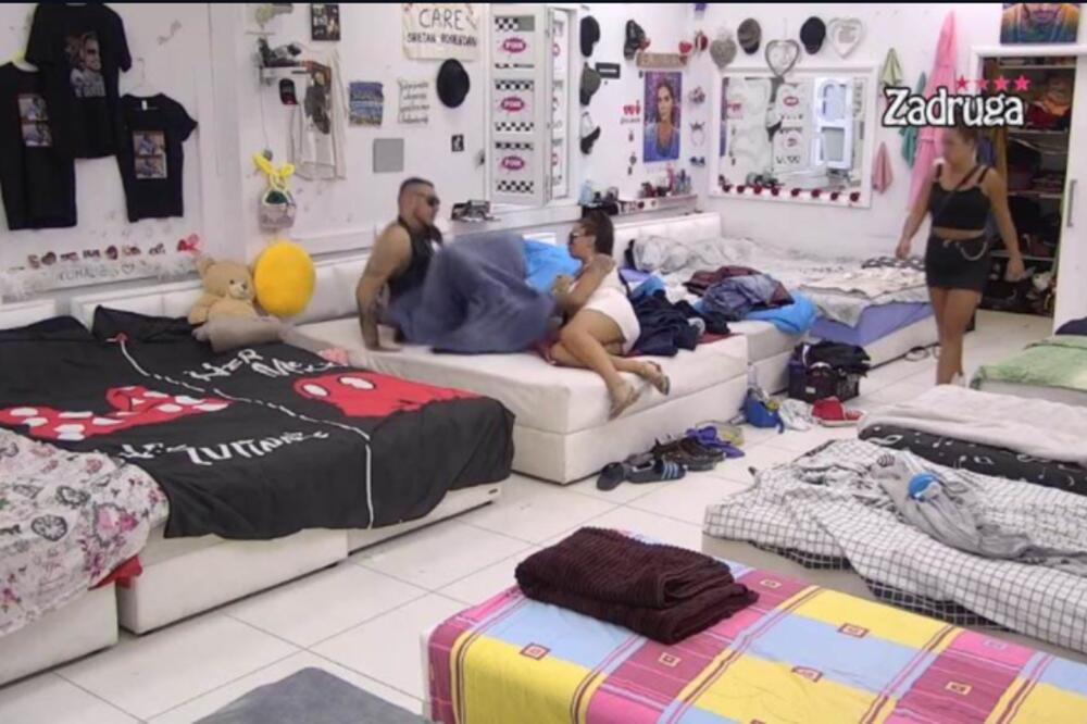 GNUSNE SCENE U ZADRUZI: Aleksandra IŠUTIRANA, stravično NASILJE USRED PROGRAMA! (VIDEO)