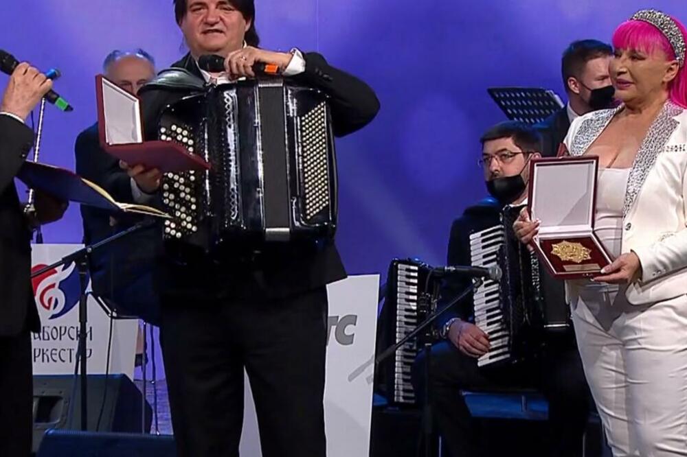 RATNE SEKIRE ZAKOPANE! POSLE PAUZE OD DVE DECENIJE ZORICA BRUNCLIK PONOVO NA RTS-U: Pevačica dobila i PRIZNANJE!