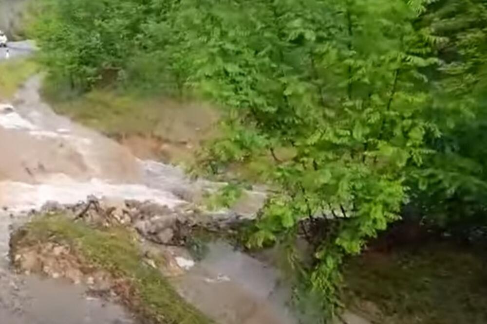 BUJICA BLOKIRALA SAOBRAĆAJ NA PUTU PIROT-BELA PALANKA: Saobraćaj bio obustavljen do 18 časova!