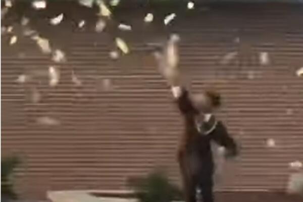 MARSA PONELA ATMOSFERA: Mladi reper na MATURI u vazduh bacio ENORMNU SUMU NOVCA! (VIDEO)