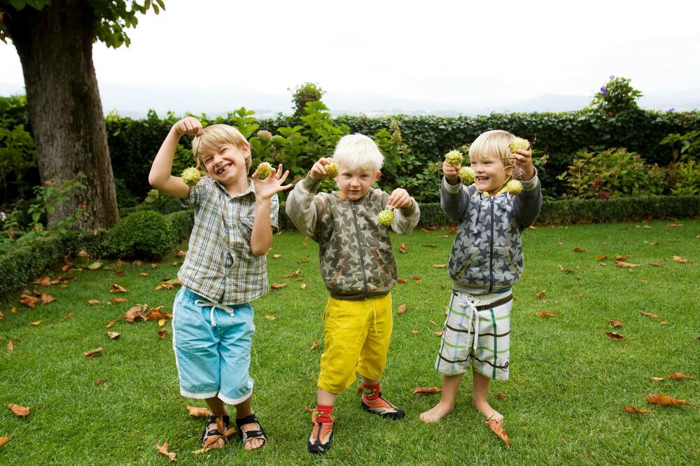 VIC KOJI ĆE SAMO SRBI RAZUMETI: Tri dečaka pričaju ČIJI JE OTAC BRŽI