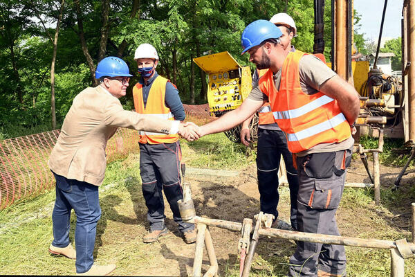 Vesić obišao geološke radove za projekat prve linije beogradskog metroa