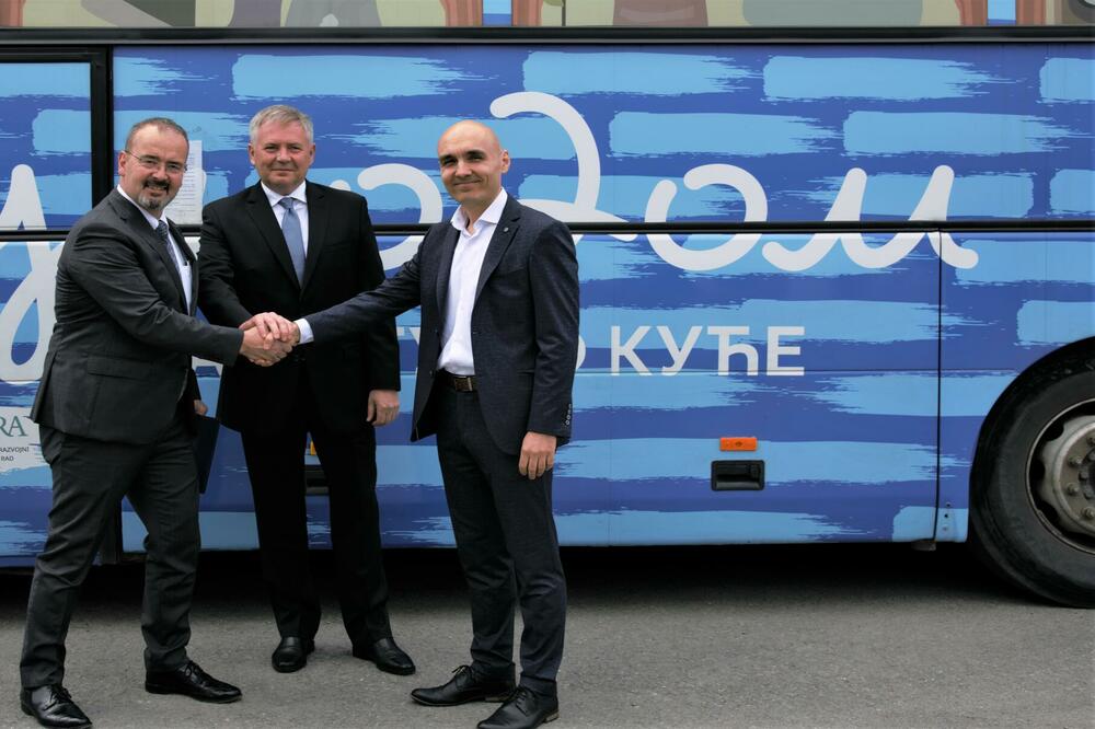 AMERIKA I SLOVAČKA POMAŽU BESKUĆNICIMA DA SE IZBORE SA IZAZOVIMA PANDEMIJE: Ambasador Godfri uputio SNAŽNU PORUKU