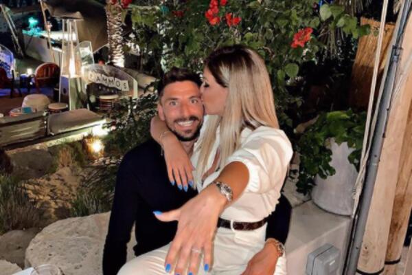 STAO NA LUDI KAMEN: Filip Mladenović oženio dugogodišnju devojku (FOTO)