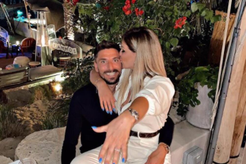 STAO NA LUDI KAMEN: Filip Mladenović oženio dugogodišnju devojku (FOTO)