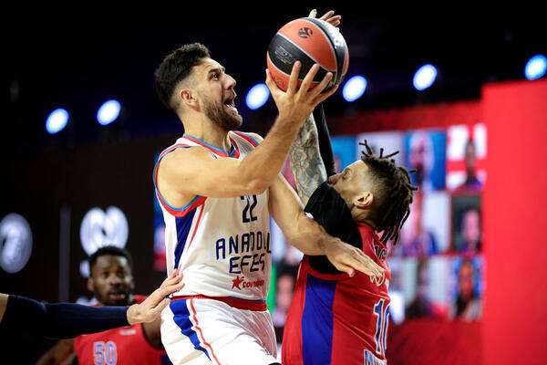 SAGA OKO UGOVORA MICIĆA JE NAPOKON ZAVRŠENA: Vasa je sada i definitivno produžio saradnju sa Efesom!