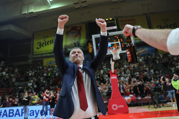 ZVEZDA POLAKO PREUZIMA PRIMAT U DOMAĆIM OKVIRIMA: Crveno-beli sa Radonjićem ispisuju nove STRANICE ISTORIJE!