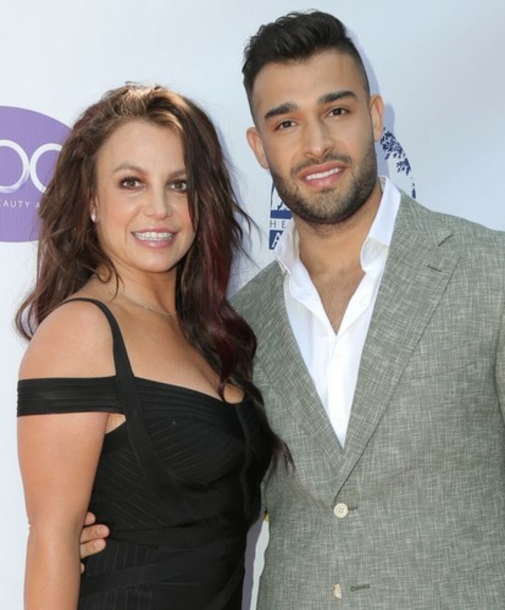 - Brinemo da Britni uzima 'kristal met' i da će završiti kao Ejmi Vajnhaus - izjavili su oni, misleći na slavnu britansku pevačicu koja je umrla u 27. godini nakon duge bitke sa zavisnošću.