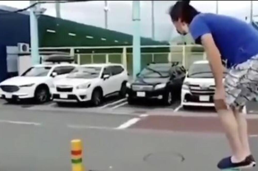 PRESKAKAO JE STUBIĆE A ONDA JE DOŽIVEO BOL ŽIVIOTA: Gledajte na svoj oprez (VIDEO)