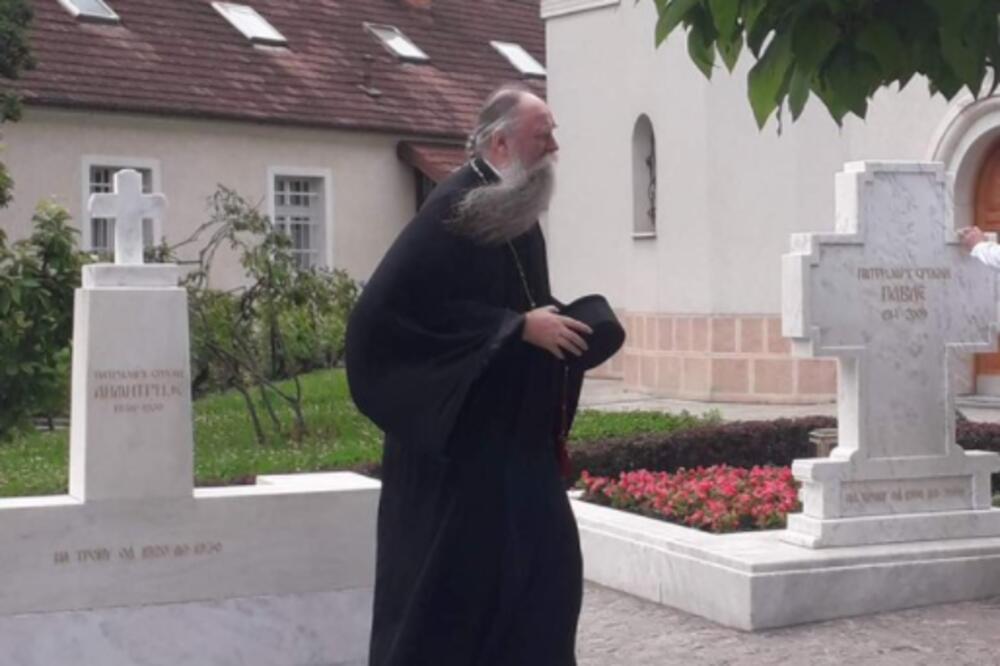 MITROPOLIT JOANIKIJE U MANASTIRU RAKOVICA: Posetio grob patrijarha Pavla